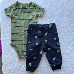 NWOT Carter’s 2 piece set.